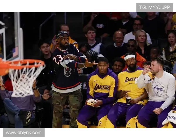 詹姆斯领衔湖人迎关键赛程西部格局或将再起波澜在新赛季冲刺阶段引关注